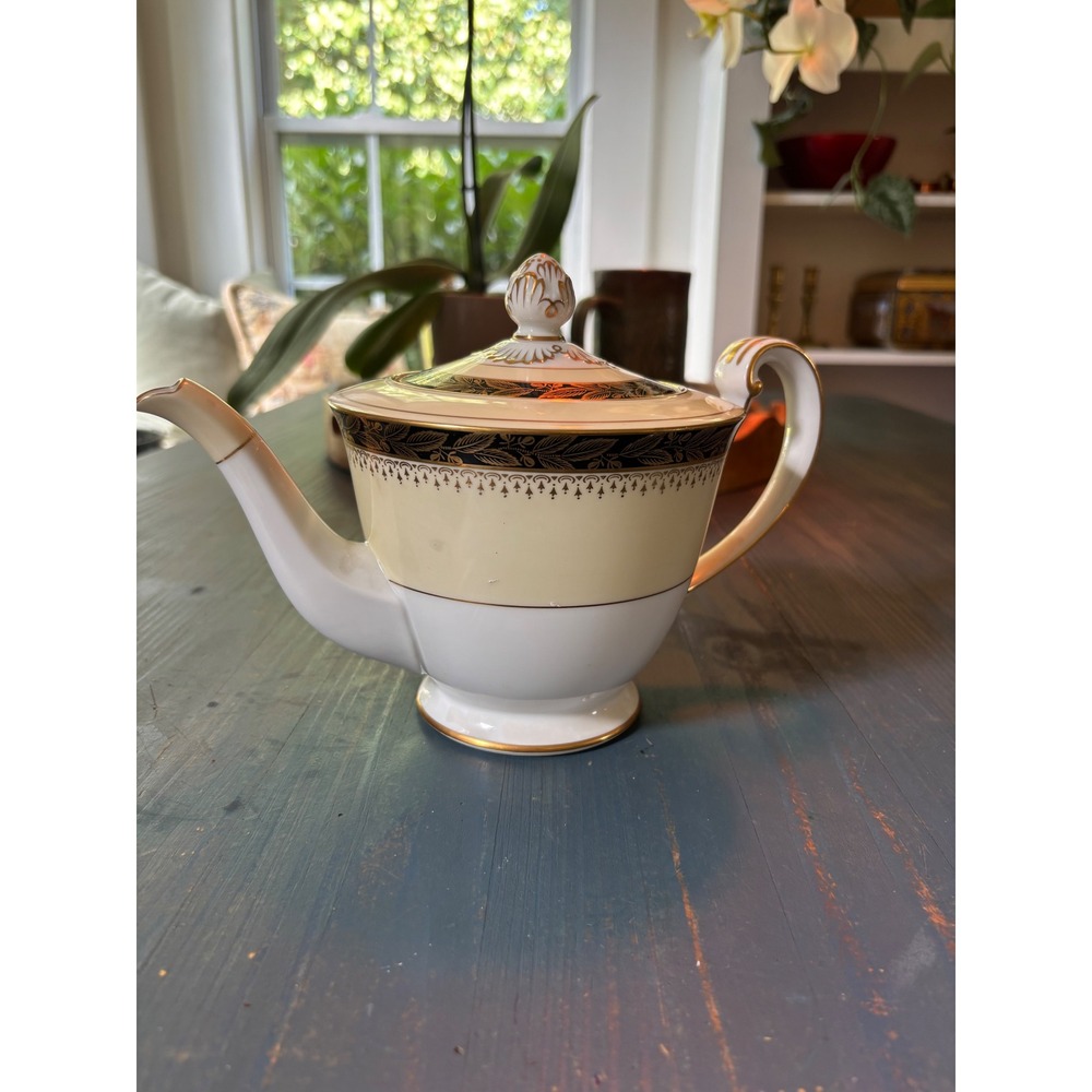 Noritake China Teapot Japan Cream Navy Blue Gold Laurel Leaf Gilt Trim Vintage - Picture 3 of 12